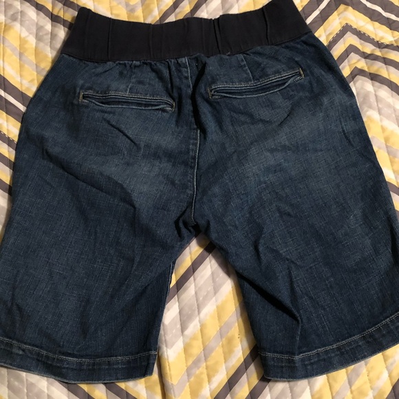 Gap elastic banded shorts - Picture 2 of 4